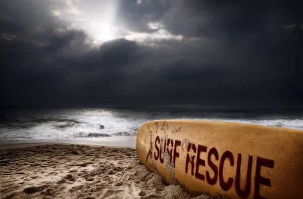 Спасение серфинга — стоковое фото