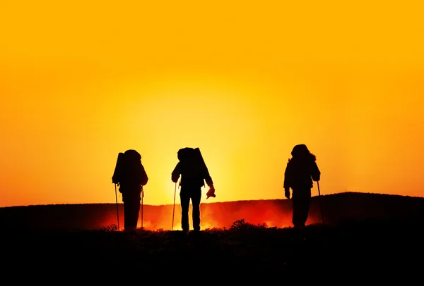 Tourist silhouettes at sunset — Stock Photo, Image