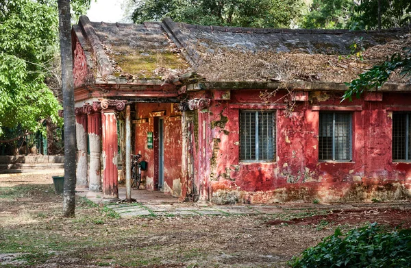 Antigua casa grunge —  Fotos de Stock