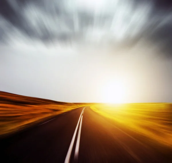 Blured road and blured sky with sun — Stock Photo, Image