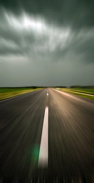 Blured road és az ég — Stock Fotó