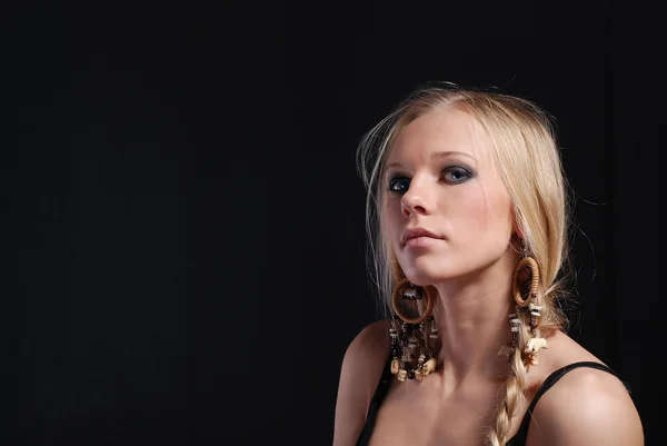 Portret van een blond meisje — Stockfoto