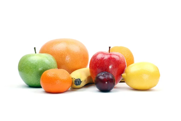 Frukt på vit — Stockfoto