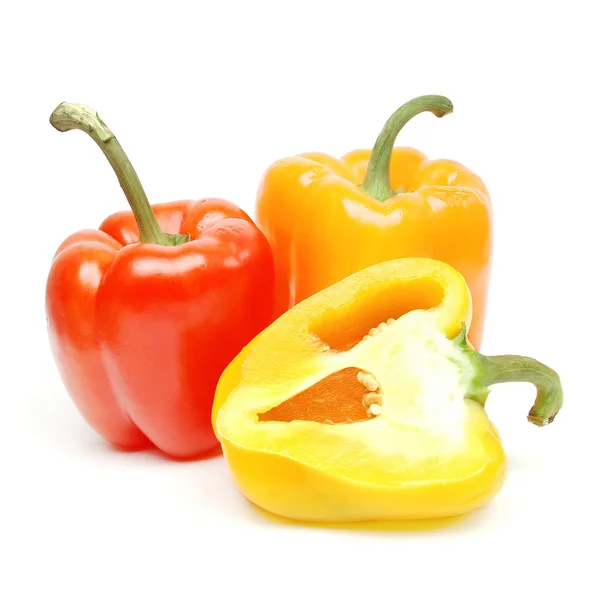 En gul röd och grön paprika shooted på vit — Stockfoto