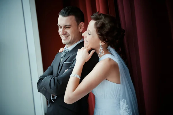 A beautiful bride and groom — Stock Photo, Image