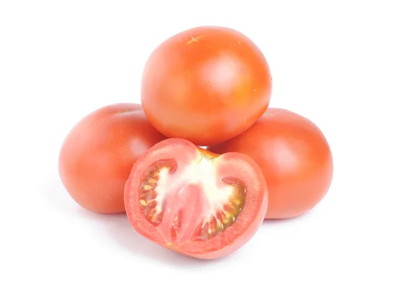 Beyaz arka planda izole edilmiş taze kırmızı domatesler — Stok fotoğraf