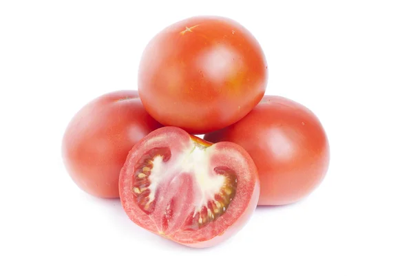 Beyaz arka planda izole edilmiş taze kırmızı domatesler — Stok fotoğraf