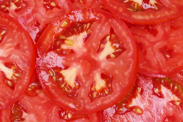 トマトの新鮮なスライスの背景として — ストック写真