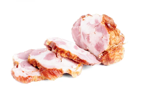Vleesproduct gesneden geïsoleerd op witte achtergrond — Stockfoto