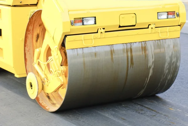 Ingeniería de carreterasb (rodillos de carretera amarillos  ) —  Fotos de Stock