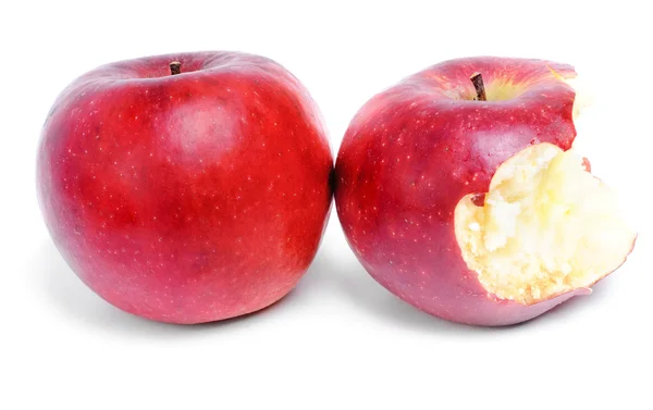 Hele en gebeten rode appels isolatie op witte achtergrond — Stockfoto
