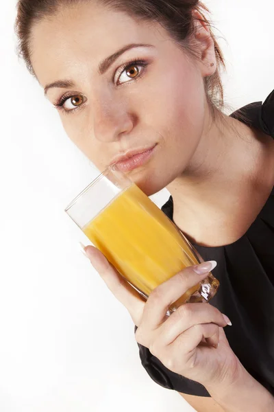 Fiatal nő egy pohár gyümölcslével — Stock Fotó