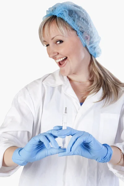 Pretty doctor holding a syringe — Stock Photo, Image