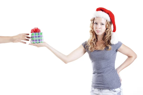Linda chica de Santa con un regalo para Año Nuevo o Navidad —  Fotos de Stock