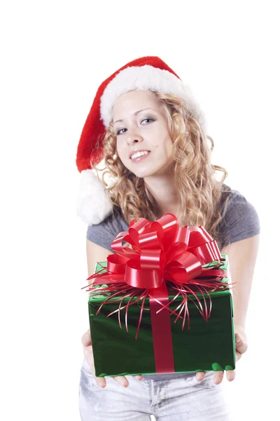 Милая Санта-девочка с подарком на Новый год или Рождество — стоковое фото