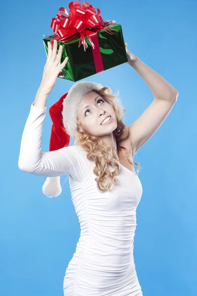 Güzel Noel Baba yeni yıl veya Noel hediyesi hediye kızla — Stok fotoğraf