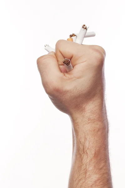 La mano del hombre aplastando cigarrillos —  Fotos de Stock