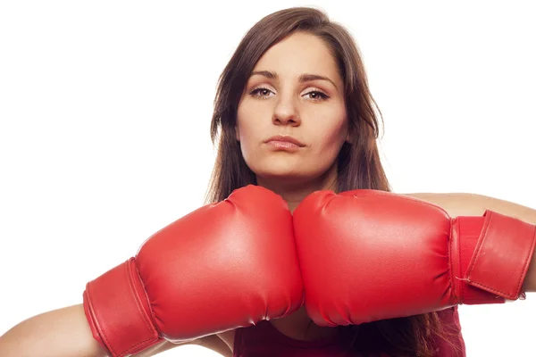 Mujer joven y segura con guantes de boxeo —  Fotos de Stock