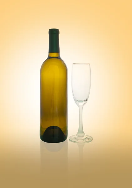 Bottiglie e bicchieri vuoti — Foto Stock