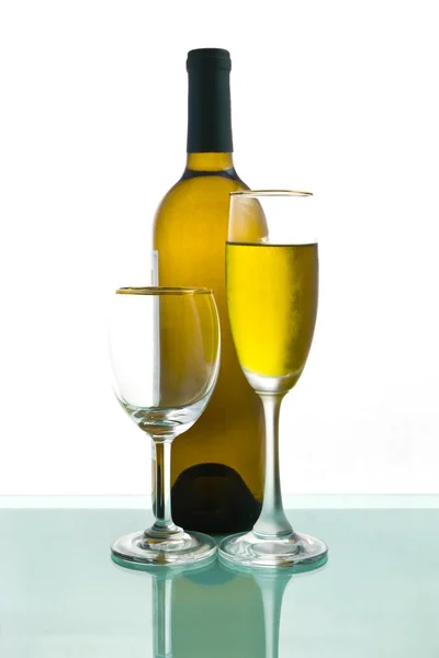 Şişe ve kadeh şarap — Stok fotoğraf