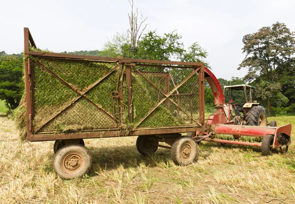 Traktör ile saman vagon — Stok fotoğraf