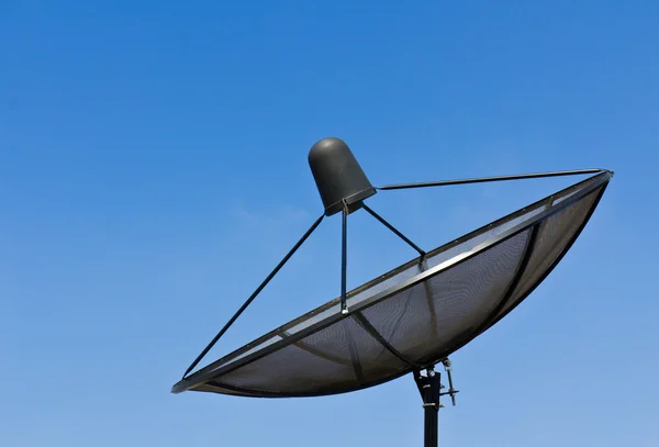 Antenas antenas parabólicas —  Fotos de Stock