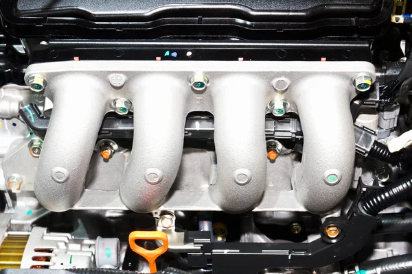 新しい車のエンジン — ストック写真