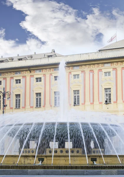 Hertogelijke paleis en de fontein — Stockfoto