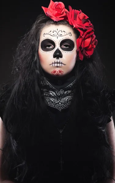 Woman with roses dressed up for All Souls Day — Stock Photo, Image