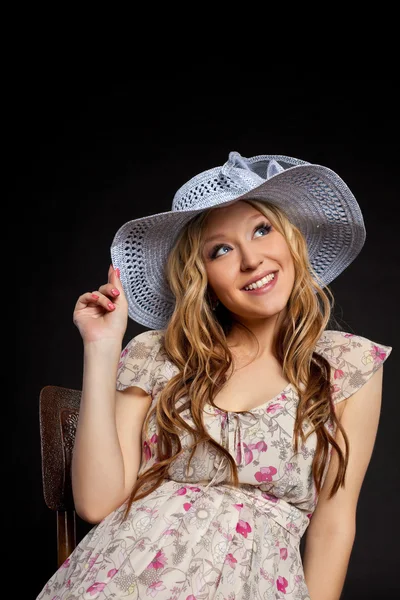 Blond pregnant woman portrait in straw hat — Stock Photo, Image