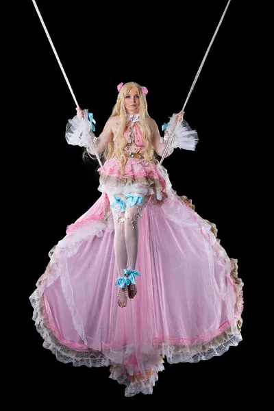 Mooi meisje in fary-tale pop kostuum vlieg — Stockfoto