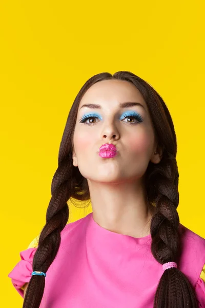 Krásy dívka s legrační make-up panenky kostým — Stock fotografie