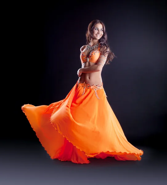 Beauty woman dance in traditional arabian costume — Stock Photo, Image