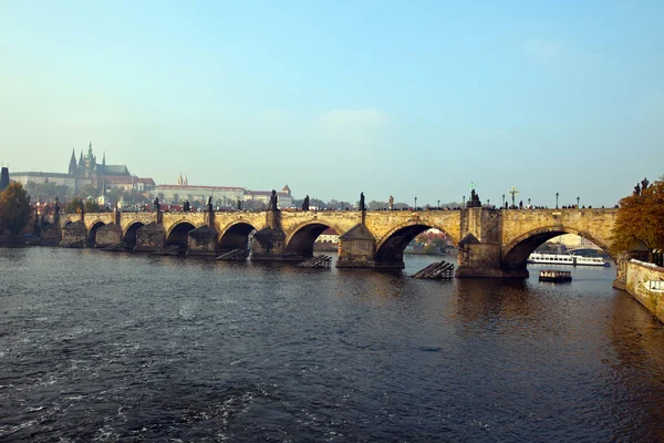 Karlov most - Prague bridge over vltava river — Stockfoto