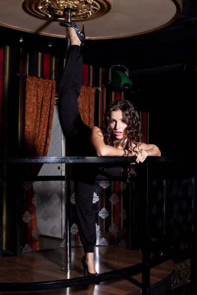 Sexy girl doing split on pole dance — Stok fotoğraf