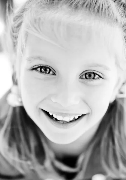 Dziewczyna uśmiechnięta — Zdjęcie stockowe