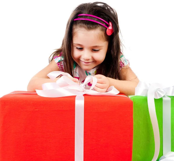 Маленька дівчинка з подарунками — стокове фото