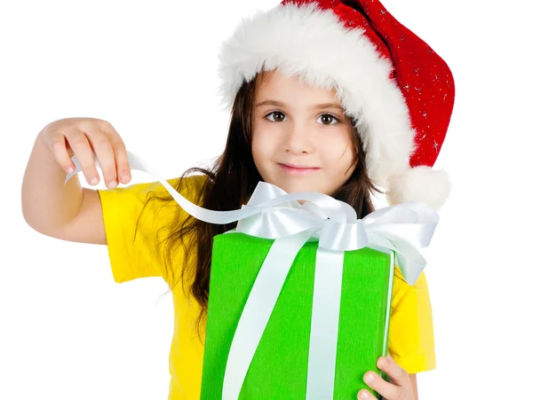 Fille avec des cadeaux dans le chapeau de Père Noël — Photo