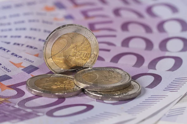 Euro para banknot ile 2 euro coins