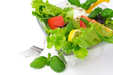 sağlıklı vejetaryen salata üzerine beyaz