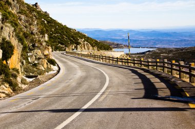 dağ yolundan gelen serra estrela, Portekiz