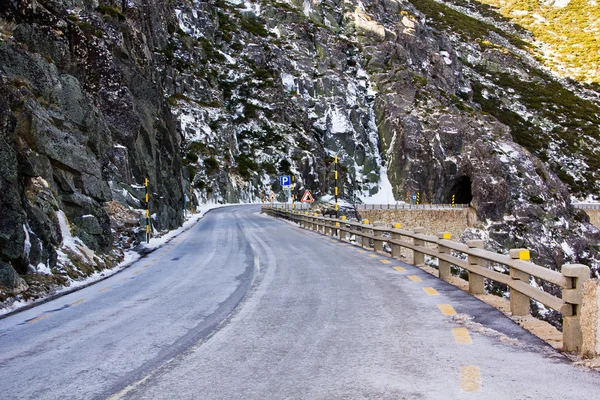 Mountain road from Serra Estrela, Portugal — Stock Photo, Image