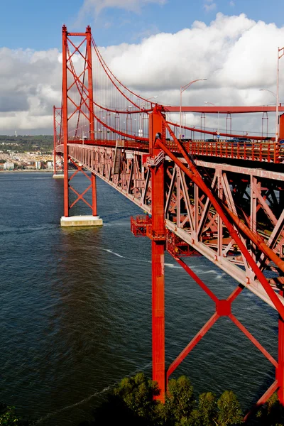 25 De Abril мосту в Лісабоні — стокове фото