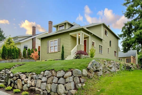 Artesano verde linda casa frente exterior . —  Fotos de Stock