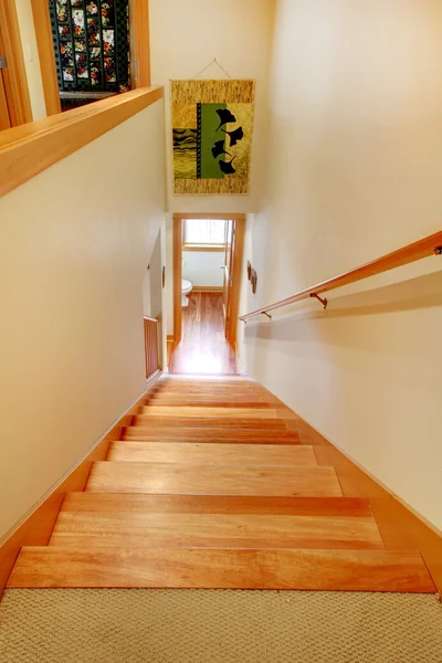 Treppe und Tür zum Badezimmer — Stockfoto
