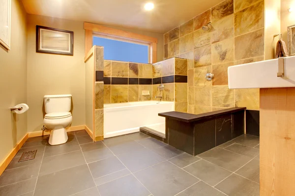 Salle de bain moderne et luxueuse — Photo