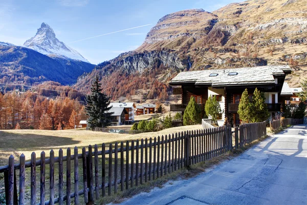 Zermatt, švýcarský lyžařské letovisko. — Stock fotografie
