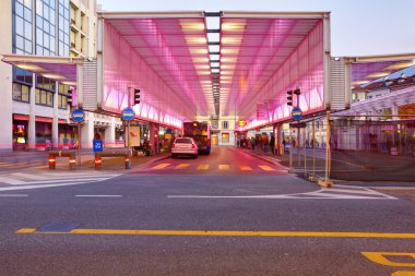 otobüs istasyonu. pembe. Lugano. Şehir Merkezi.