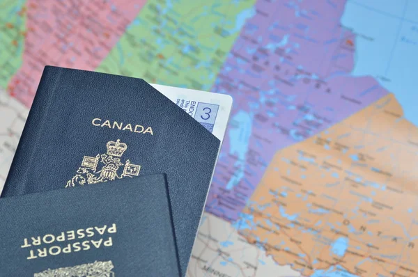 Süresi dolan pasaport — Stok fotoğraf