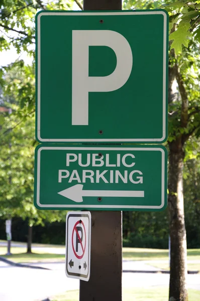 Sinal de estacionamento público — Fotografia de Stock